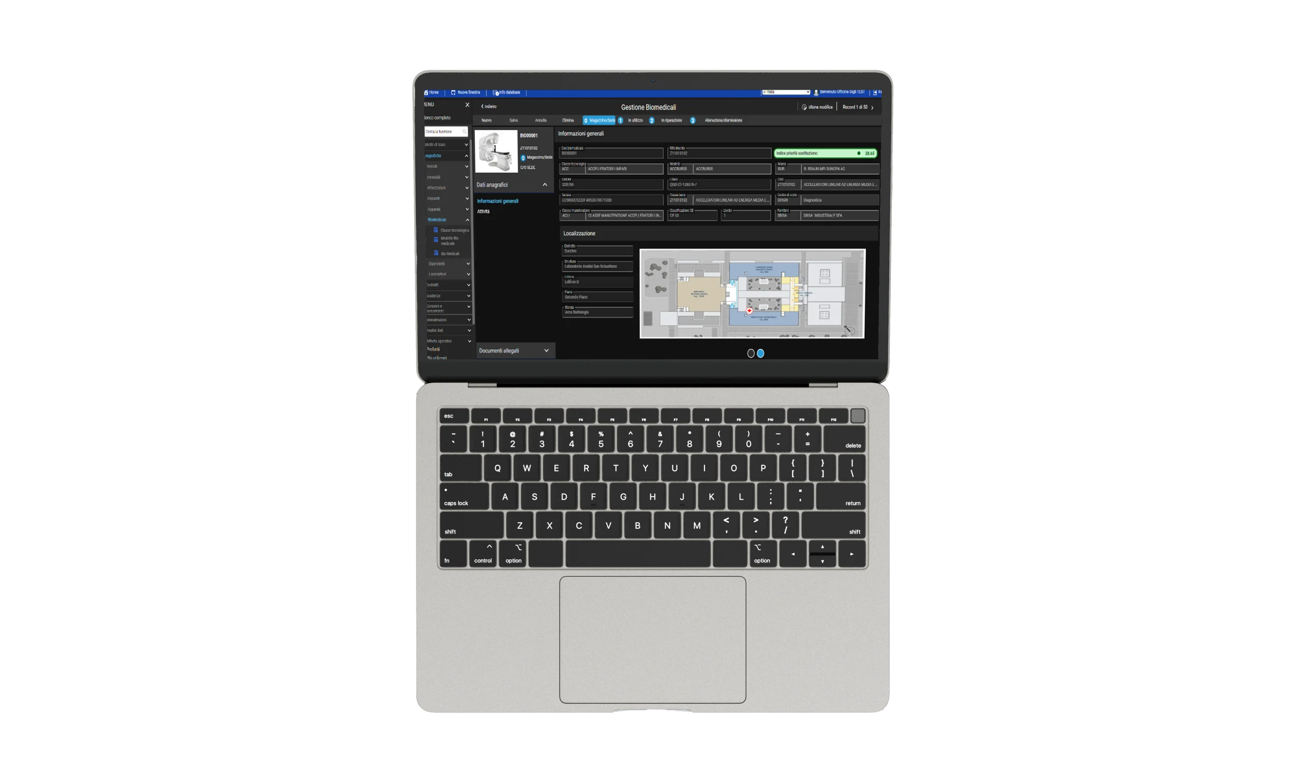 Schermata del software EAM di Pluservice per l’ASL di Caserta, visualizzata su un laptop. L’interfaccia mostra la gestione degli asset biomedicali e una mappa interattiva per la localizzazione dei beni.